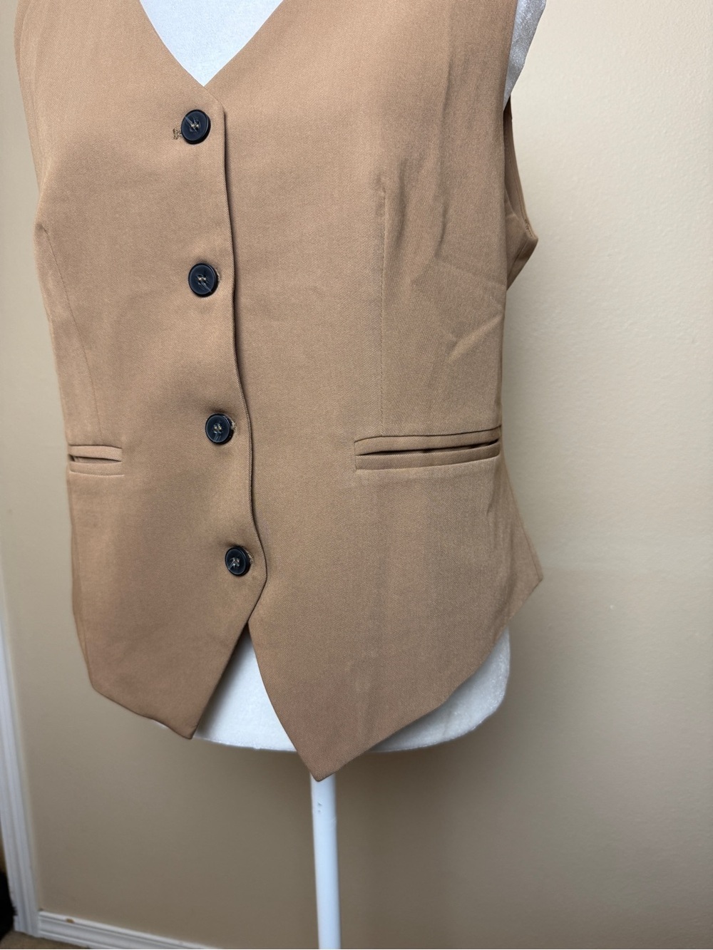 Pocketed Button Up Vest Size Medium - Picture 4 of 8